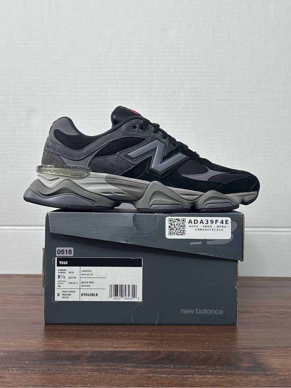 New Balance 9060 Black Castlerock Grey Men’s 8.5/ Women’s 10 U9060BLK